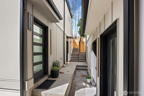 1502 N 100th St, Seattle, WA, 98133-9422 | Card Image