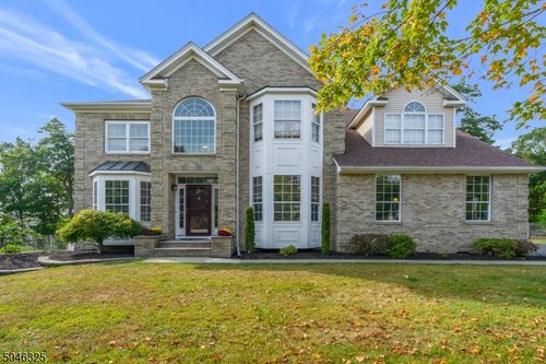 4 Saunders Ln, Hackettstown, NJ, 07840-5526 | Card Image