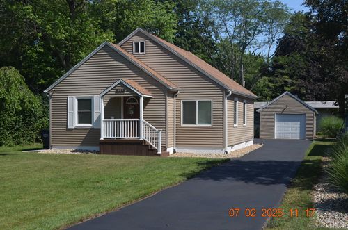 403 Hoover Ave, Benton Harbor, MI, 49022-7031 | Card Image