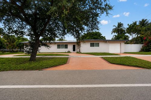17200 Ne 15th Ave, North Miami Beach, FL, 33162-1423 | Card Image