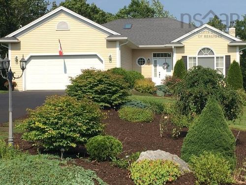 208 Blackbear Cir, Lewis Lake, NS, B3Z0E3 | Card Image