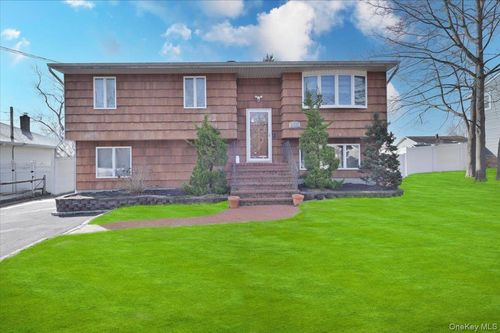 332 Sea Cliff St, Islip Terrace, NY, 11752-1109 | Card Image