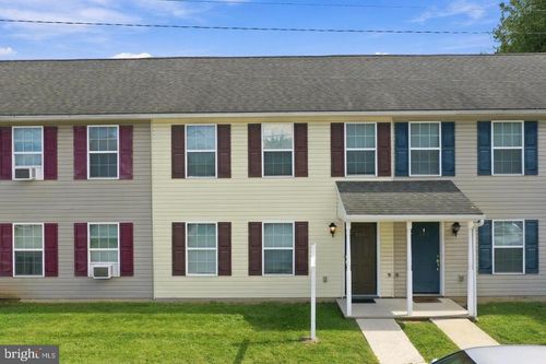 143 S Seneca St, SHIPPENSBURG, PA, 17257-1245 | Card Image