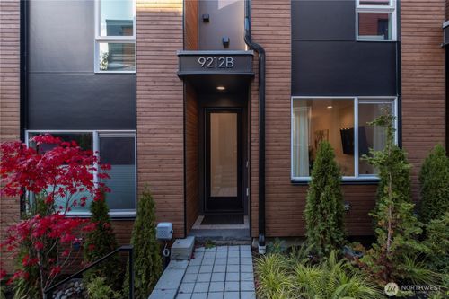 b-9212 20th Ave Sw, Seattle, WA, 98106-2738 | Card Image