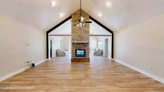Living Room | Image 13