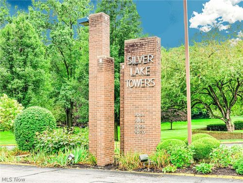 3064 Kent Rd, Stow, OH, 44224-4402 | Card Image