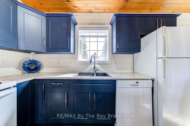 30 Cabin Cres, House other with 3 bedrooms, 1 bathrooms and 2 parking in Wasaga Beach ON | Image 12