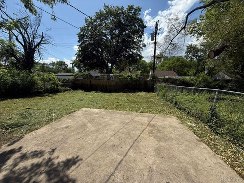 19411 Chapel St, Detroit, MI, 48219-1924 | Card Image