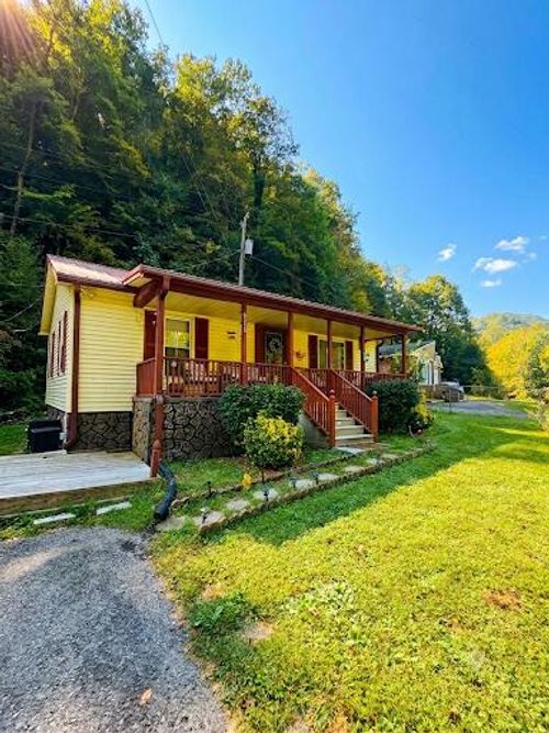 6336 Deskins Rd, Vansant, VA, 24656 | Card Image