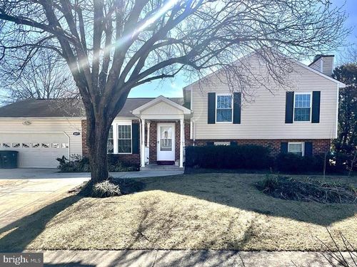 8017 Tiffany Ln, LANHAM, MD, 20706-3526 | Card Image