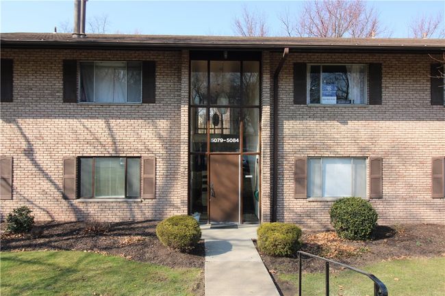 5079 Sanlin Dr, Condo with 1 bedrooms, 1 bathrooms and null parking in Coraopolis PA | Image 4