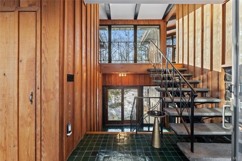 4 Mc Guire Ln, Croton-On-Hudson, NY, 10520-3302 | Card Image