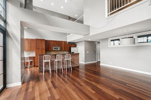 unit-4e-70 E 18th St, Chicago, IL, 60616-4440 | Card Image