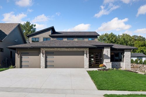 719 Ensconced Way, Chaska, MN, 55318-7434 | Card Image