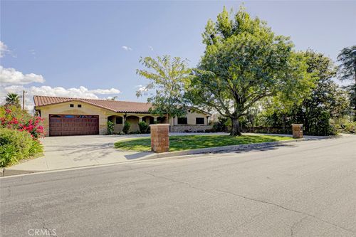 9340 Bianca Ave, Northridge, CA, 91325-2408 | Card Image