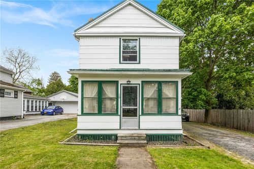 10 Clinton St, Bergen, NY, 14416-9576 | Card Image