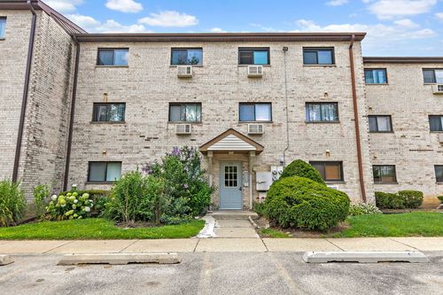 1b-522 E Spruce Dr, Palatine, IL, 60074-2321 | Card Image