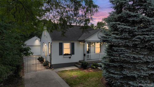4993 Gateshead St, Detroit, MI, 48236-2127 | Card Image