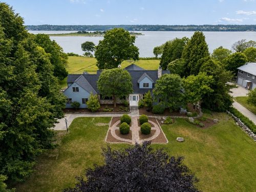 683 Neck Road, Tiverton, RI, 02878 | Card Image