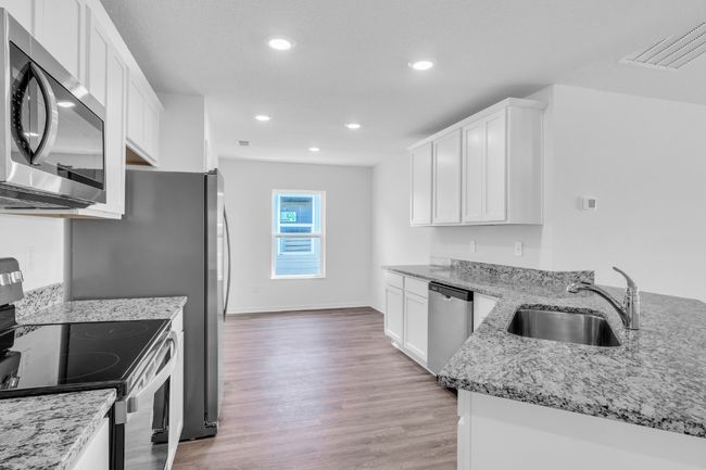 37119 Whippoorwill Ct, Home with 3 bedrooms, 2 bathrooms and null parking in Hilliard FL | Image 4