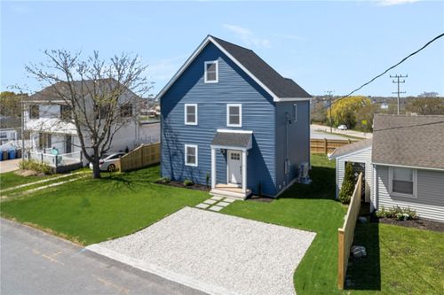 11 Gunning Ct, Middletown, RI, 02842-5814 | Card Image