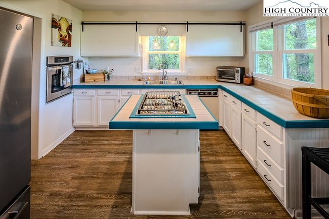 492 Skyland View Dr, House other with 3 bedrooms, 2 bathrooms and null parking in Blowing Rock NC | Image 17