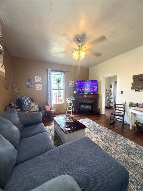 208 E 1st St, Farmington, MO, 63640-2206 | Card Image