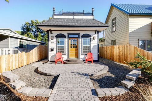 733 Ne 3rd St, Prineville, OR, 97754-2023 | Card Image