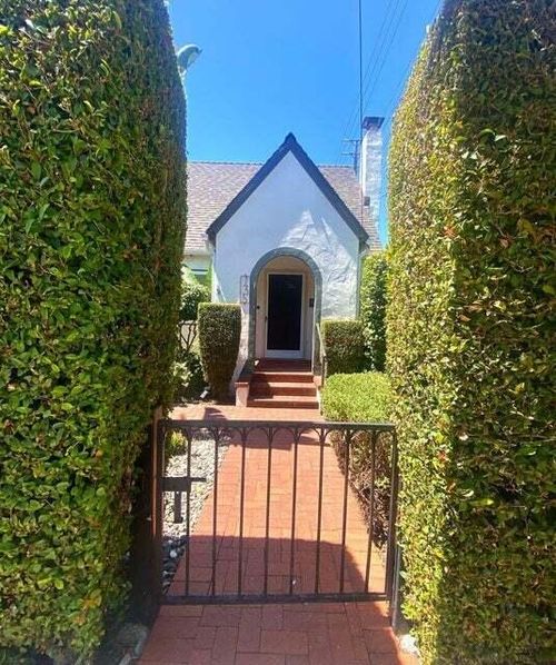 135 Juana Maria Avenue, Santa Barbara, CA, 93103 | Card Image