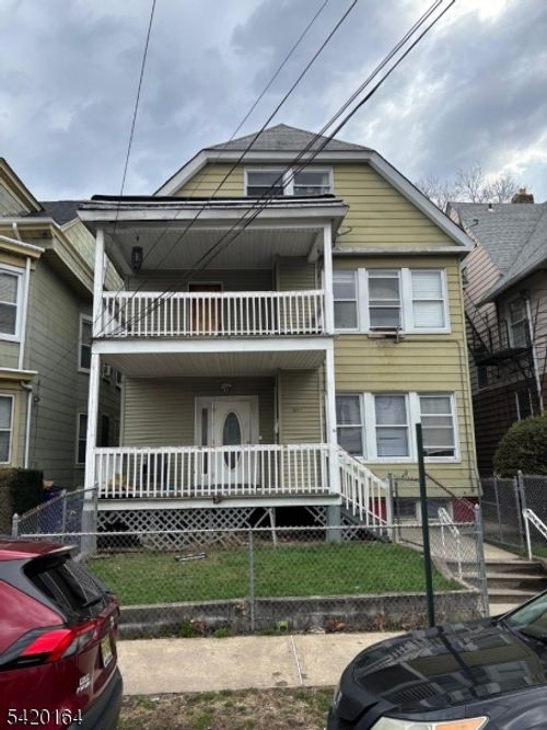 647 E 25th St, Paterson, NJ, 07504-1913 | Card Image