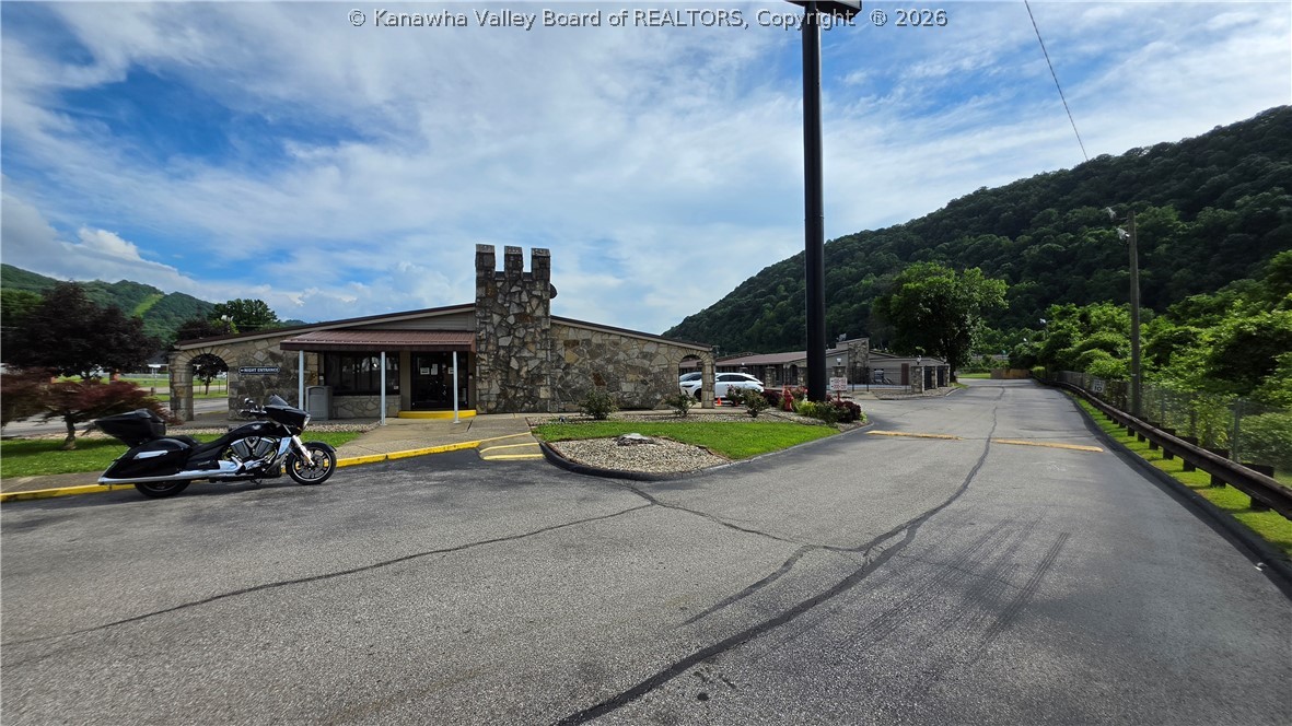 6401 Maccorkle Ave Se, Charleston, WV 25304