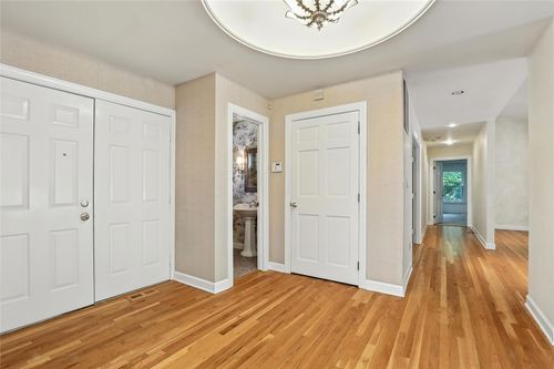 9 Glenbrooke Dr, White Plains, NY, 10605-5008 | Card Image