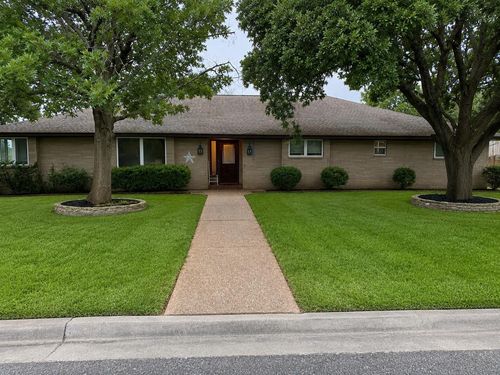 1188 E Oak St, La Grange, TX, 78945-2110 | Card Image