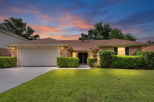 7016 Greenspring Dr, Arlington, TX, 76016-5033 | Card Image