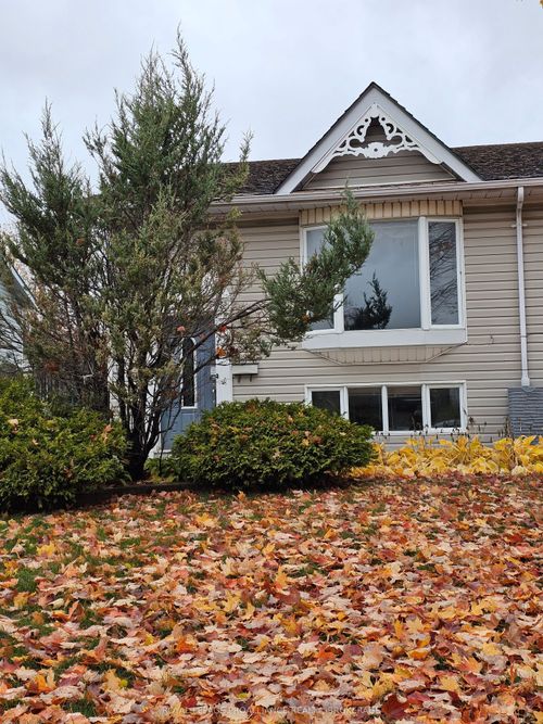 915 Warburton Cres, Kingston, ON, K7M8L3 | Card Image