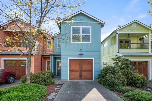 1238 Fruitdale Dr, Grants Pass, OR, 97527-5067 | Card Image