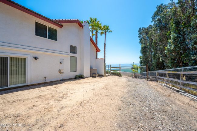 Extra Parking and easy yard access | Image 34