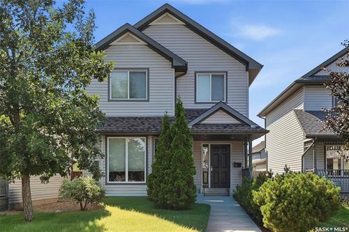 523 Denham Way, House with 3 bedrooms, 3 bathrooms and 3 parking in Saskatoon SK | Card Image