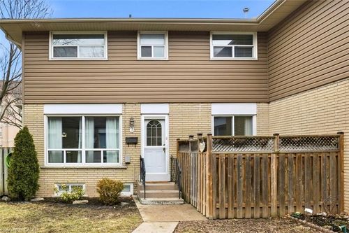 7-914 Mohawk Rd E, Hamilton, ON, L8T2R8 | Card Image