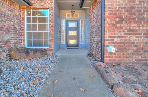 216 Tecumseh Ridge Rd, Norman, OK, 73069-8330 | Card Image