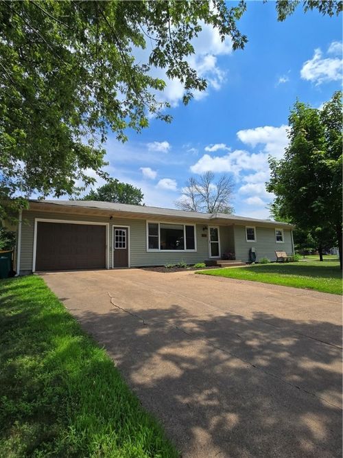 2719 Ellis St, Eau Claire, WI, 54701-6305 | Card Image