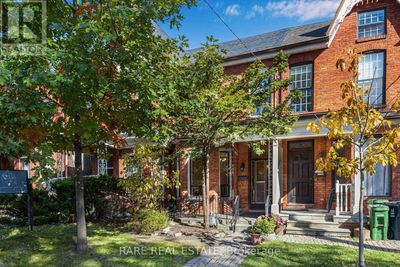 69 Robert St, Townhouse with 5 bedrooms, 2 bathrooms and 1 parking in Toronto ON | Image 1