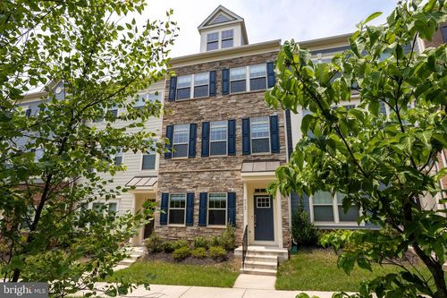 9365 Barnes Loop, MANASSAS, VA, 20110-6205 | Card Image