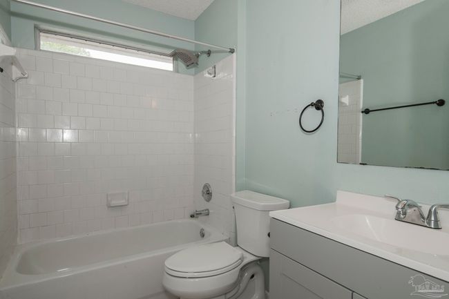 10091 Hillview Dr, House other with 3 bedrooms, 2 bathrooms and 2 parking in Pensacola FL | Image 5