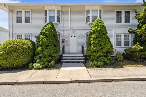 4-30 Brown St, Narragansett, RI, 02882-3305 | Card Image