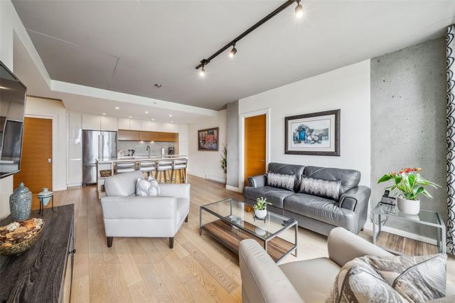 601 - 989 Johnson St, Condo with 2 bedrooms, 2 bathrooms and 1 parking in Victoria BC | Image 10
