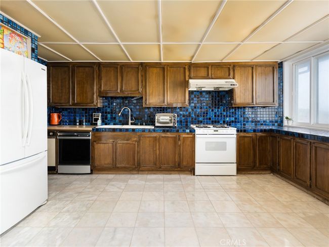 UNIT-100 - 770 W Imperial Ave, Condo with 4 bedrooms, 3 bathrooms and 4 parking in El Segundo CA | Image 7