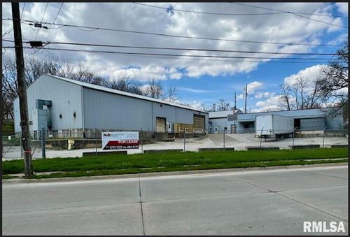 2902 Indian Rd, Davenport, IA, 52802-2074 | Card Image