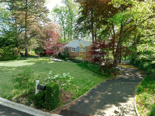 89 Papermill Rd, Manhasset, NY, 11030-1111 | Card Image