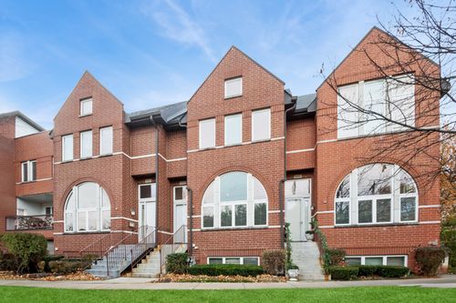 648 1st Ave, Des Plaines, IL, 60016-3325 | Card Image